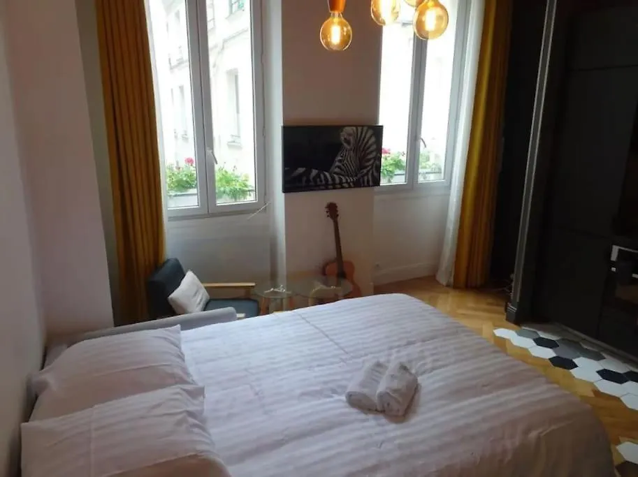 Bel Parisien, Typique Du Marais Parijs
