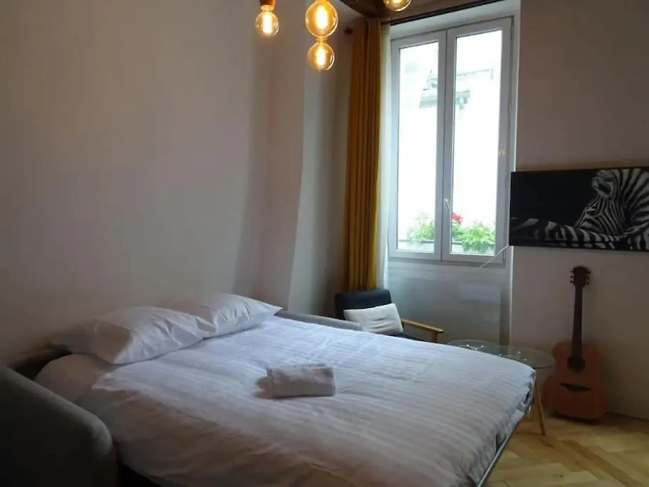 Appartement Bel Parisien, Typique Du Marais Parijs