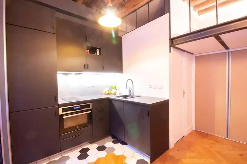 Appartement Bel Parisien, Typique Du Marais *