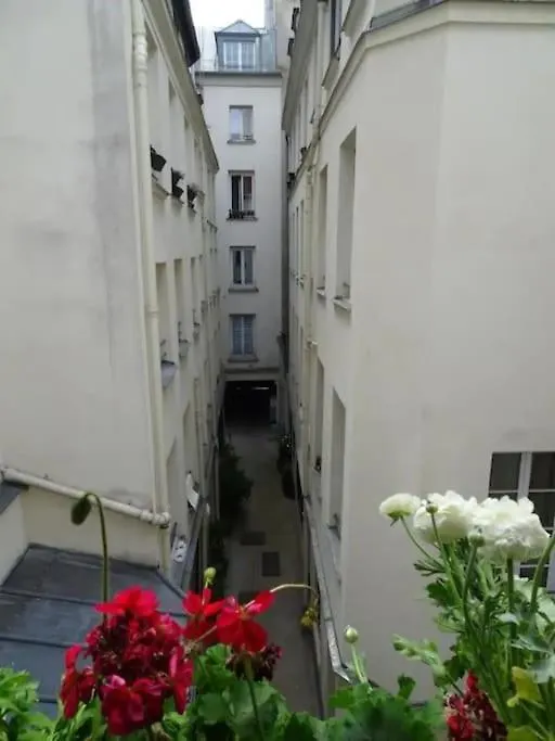 Appartement Bel Parisien, Typique Du Marais Parijs